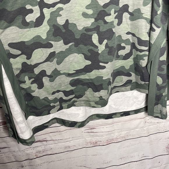 New Directions Green Camo Design HILo Long Sleeve Sweatshirt Sz XL! - Picture 4 of 8